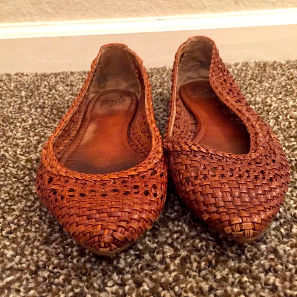 FRYE woven flat
